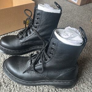 Dr. Martens 1460 Pascal Mono 8 Eye Boots